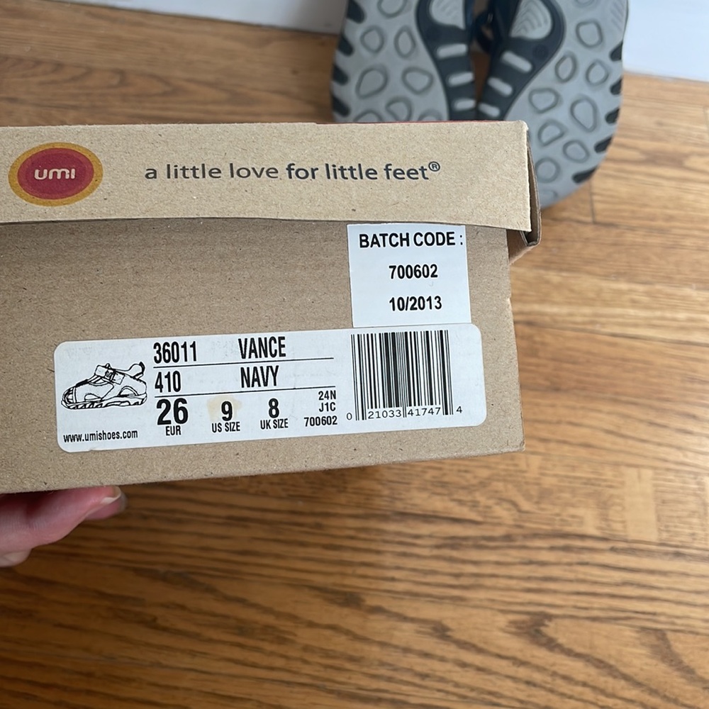 Umi toddler size 9 sandal - Picture 4 of 5